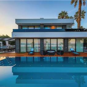 Large 7 Bedroom Waterfront Villa with Sea View, Pool, Spa, Gym and Jacuzzi near Trogir, Sleeps 15